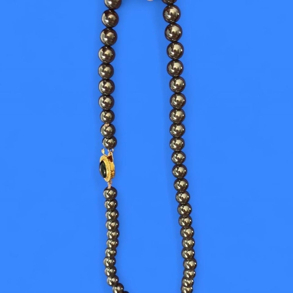 black faux pearl necklace with gold tone clasp jewelry - Picture 2 of 3